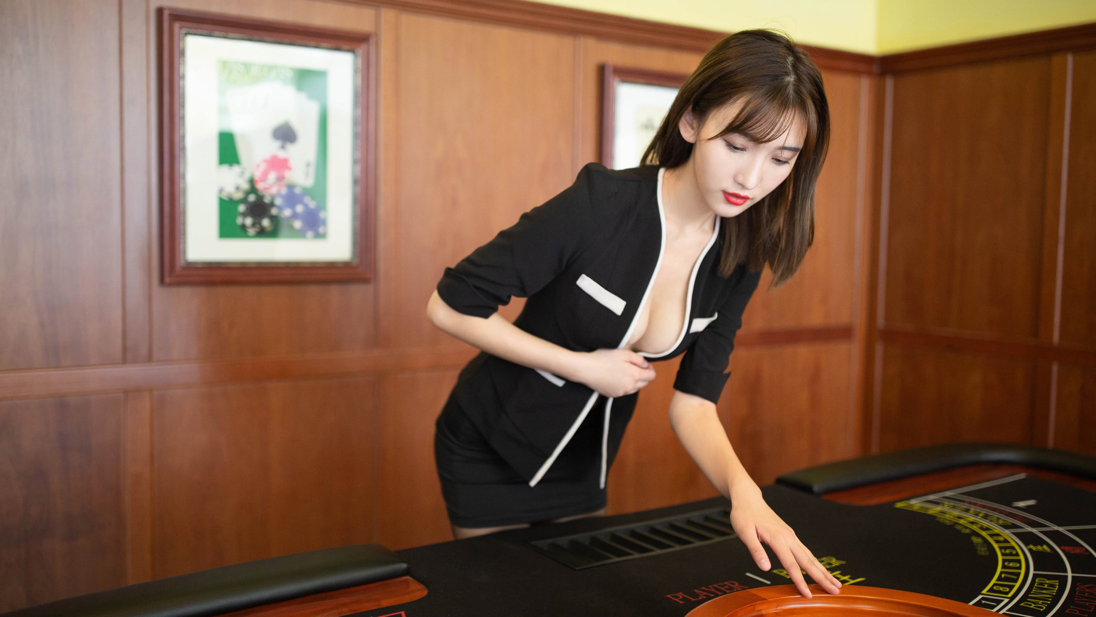 莱比锡红牛中场人数优势扼制反扑,莱比锡红牛是哪个联赛的球队